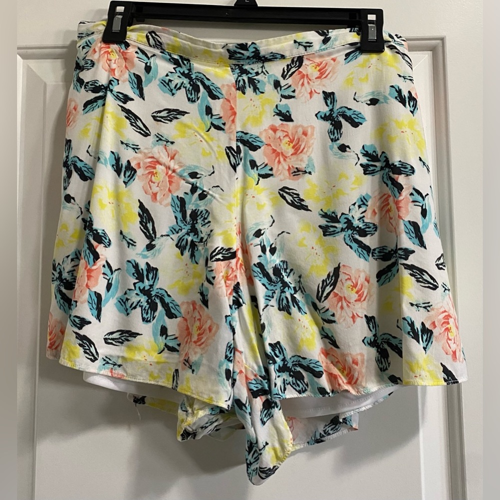 LA Hearts, size large, flowy shorts